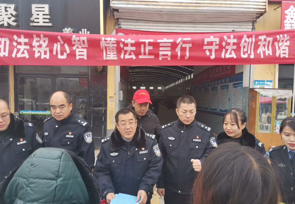 榆陽(yáng)公安分局崇文路派出所組織黨員民輔警走進(jìn)社區(qū)開展共駐共建活動(dòng)