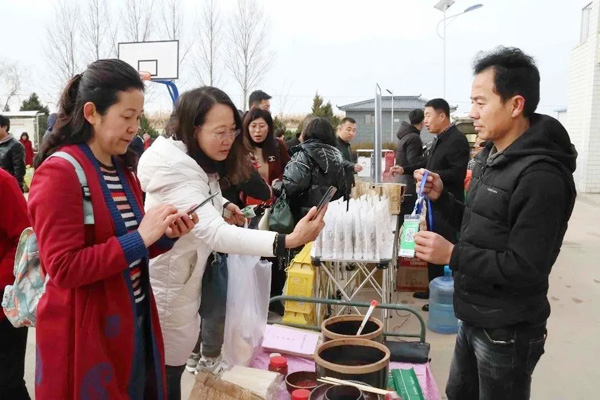 榆陽(yáng)區(qū)魚河峁鎮(zhèn)愛(ài)心助農(nóng) 讓農(nóng)戶的收成變收入