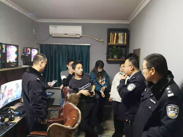 榆陽(yáng)公安分局崇文路派出所深入轄區(qū)開展行業(yè)場(chǎng)所安全檢查工作