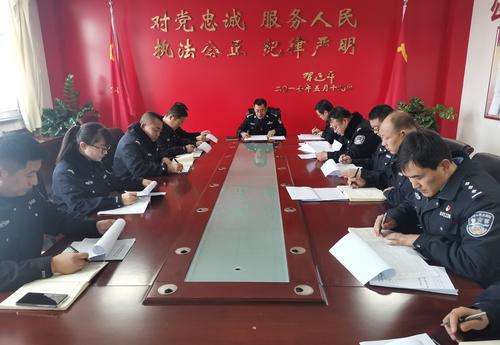 榆陽公安分局崇文路派出所召開“對標(biāo)一流大沖刺”專項行動調(diào)度會