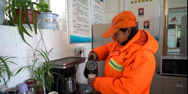 榆陽“城市美容師”請您到愛心驛站歇歇腳