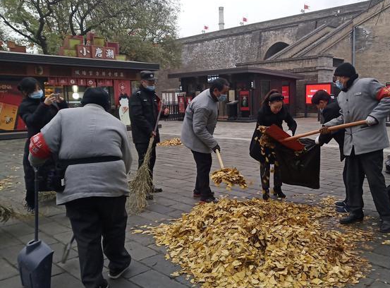 西安城墻中山門網(wǎng)紅銀杏葉景觀撤場了 景區(qū)歡迎市民和游客明年再來“打卡”