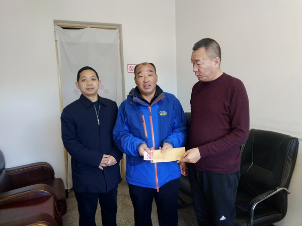 榆林公路局綏德公路段慰問特殊困難退休職工