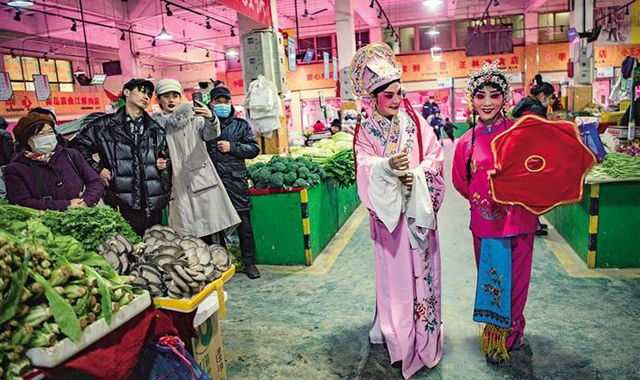 老菜场上演秦腔“快闪”