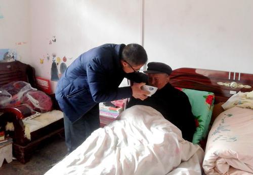洛南上門女婿王新富照料三位老人不離棄