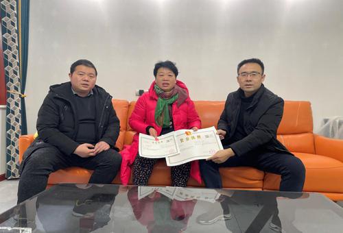 發(fā)揮黨組織基層戰(zhàn)斗堡壘作用，打造第四級便民服務(wù)體系，實現(xiàn)政務(wù)服務(wù)“零距離”