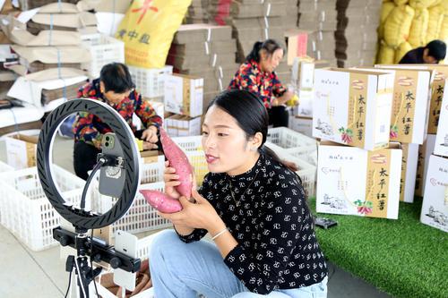 西咸新區(qū)空港新城打贏脫貧“攻堅戰(zhàn)” 交出民生“幸福卷”