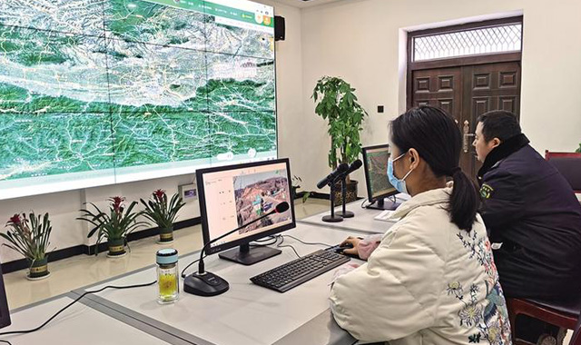 科技助力 护秦岭山青树绿