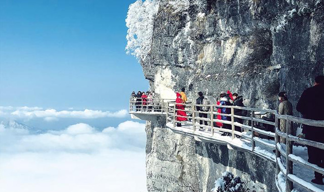 冰雪美景“醉”游人