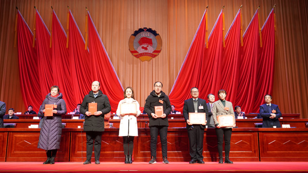 千陽(yáng)縣政協(xié)全會(huì)上，掌聲為這些委員和單位響起來(lái)