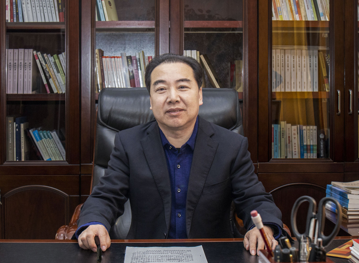 围绕中心 服务大局 在建言资政和凝聚共识上双向发力——访榆林市政协主席刘春桥