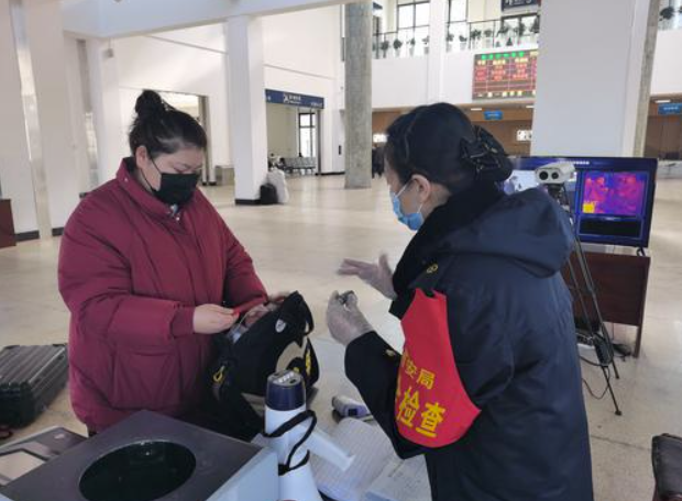 “春運(yùn)模式”開啟 各項(xiàng)便民措施開展 ——榆林火車站嚴(yán)格落實(shí)疫情防控