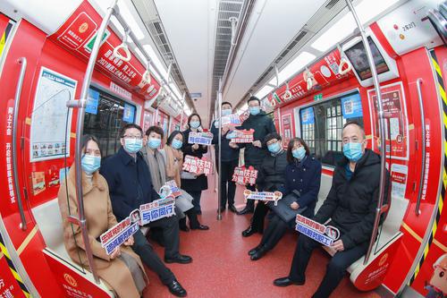 陜西開出“工會(huì)服務(wù)號(hào)”專列為職工送溫暖