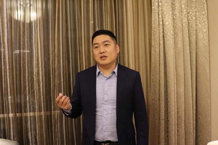 劉二慧委員：攜帶中學生模擬提案上兩會