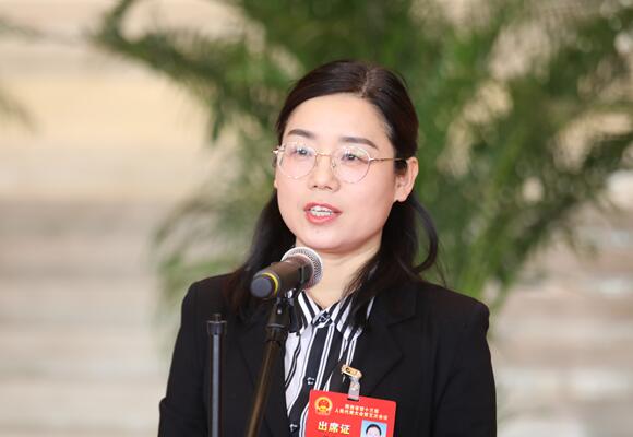 代表通道｜刘晓茹：强化思政基础理论教育 引导青少年扣好人生的“第一粒扣子”