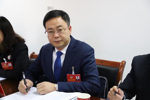 陳波委員：加強城區(qū)業(yè)委會指導(dǎo)和管理