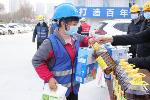 就地過年 暖在身邊 ——穩(wěn)崗留工國企在行動