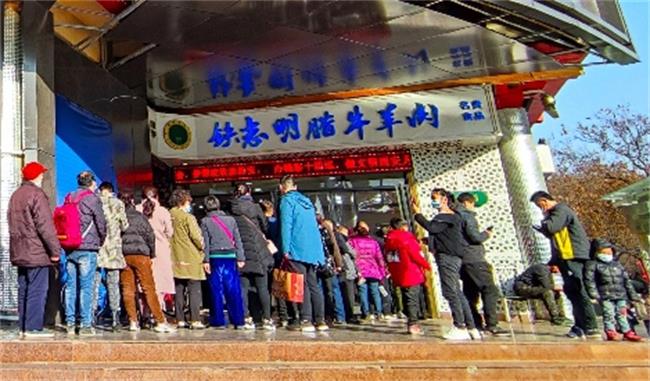 “就地過年”帶熱西安消費市場 半成品年夜飯成新風尚