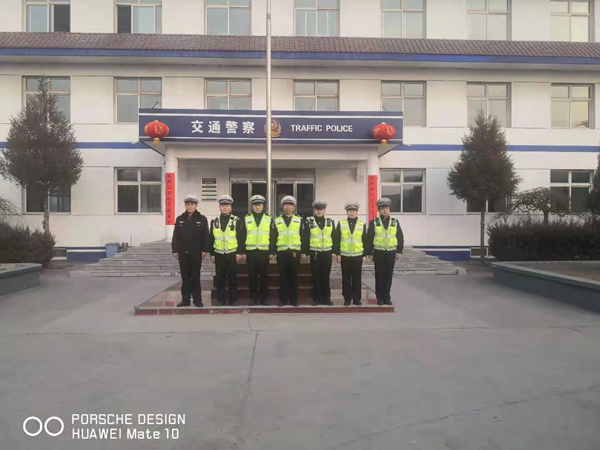 春節(jié)我在崗丨府谷三道溝交警堅(jiān)守崗位保暢通
