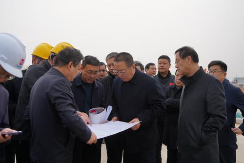 榆林市市長李春臨赴科創(chuàng)新城調(diào)研省十七運主場館及配套設(shè)施項目建設(shè)情況