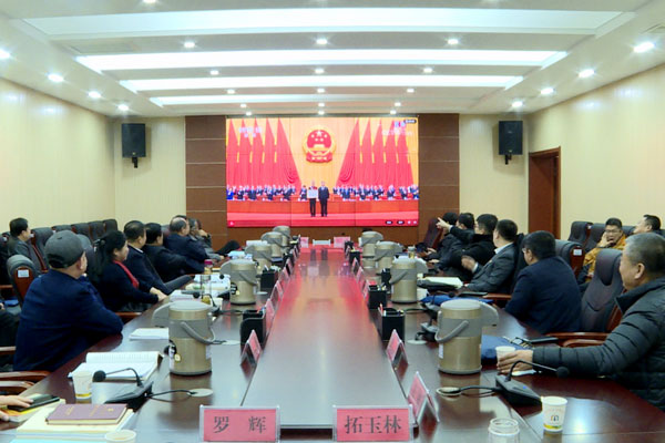 米脂縣組織全縣干部群眾觀看全國脫貧攻堅總結(jié)表彰大會