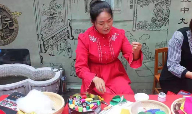 屈小芳：让更多人看到绣球的美