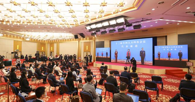 春潮涌动的人民盛会——十三届全国人大四次会议首场“代表通道”直击