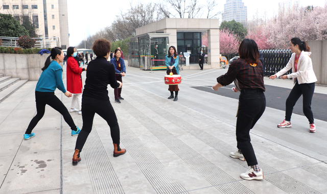 省政协机关开展庆“三八”活动