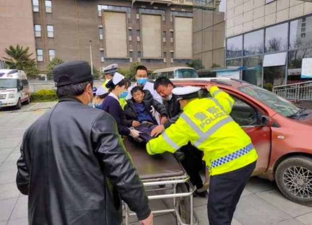 34公里、35分鐘 寶雞交警為患者打通“生命通道 ”