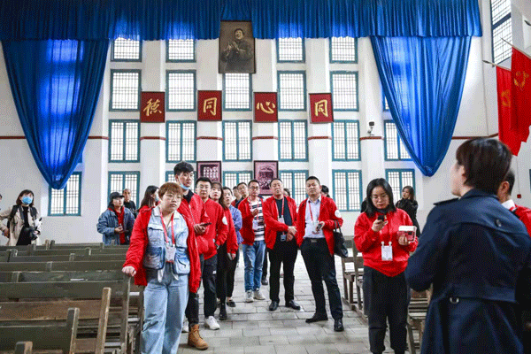 【在這里讀懂初心使命—網(wǎng)絡(luò)媒體革命老區(qū)行】訪楊家?guī)X革命舊址：講好黨史故事 讓紅色基因代代相傳