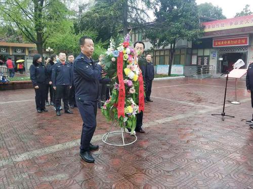 寶雞城管執(zhí)法支隊開展緬懷英烈不忘初心黨日活動