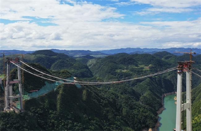 國內(nèi)首座主纜AS法架設(shè)懸索橋——陽寶山特大橋合龍