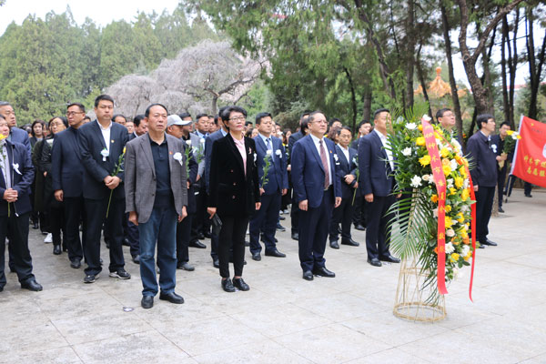 神木政協(xié)舉行清明祭掃活動