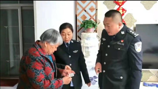 【我為群眾辦實事】子長市公安局澗峪岔派出所送證上門為民辦實事