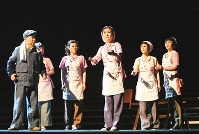 連續(xù)7天8場演出 首輪演出引發(fā)觀演熱潮 秦腔《織夢人》演繹“夢桃精神”