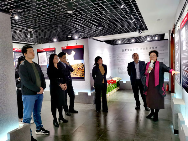 民盟榆林市委會主委喬春玲帶隊赴榆林長城主題展館參觀調(diào)研