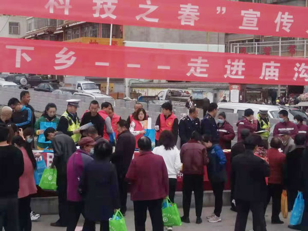府谷三道溝交警堅持以人民為中心 推動掃黑除惡宣傳常態(tài)化