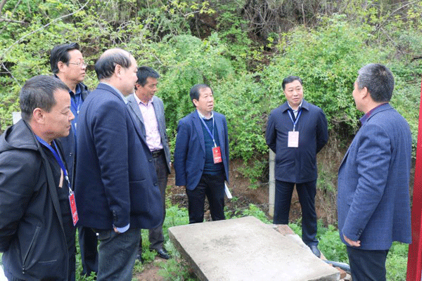 太白縣政協(xié)視察農(nóng)村飲水安全集中供水工程運營情況