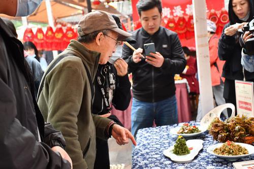    非遺體驗(yàn)活動(dòng)在西安永興坊舉行
