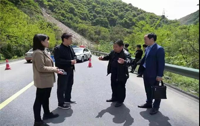 山體滑坡交通受阻 寶雞應(yīng)急積極處置