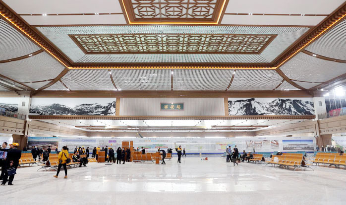 西安站北侧高架候车室建成投用