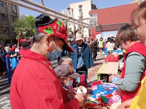 “養(yǎng)老早市”進(jìn)社區(qū) 滿足多樣化需求
