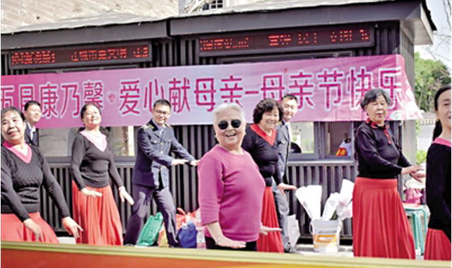 致敬为十四运会默默奉献的妈妈