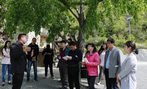 真實(shí)記錄脫貧攻堅(jiān)故事和小康生活畫卷——省作協(xié)“深入生活 扎根人民”主題實(shí)踐活動(dòng)走進(jìn)柞水