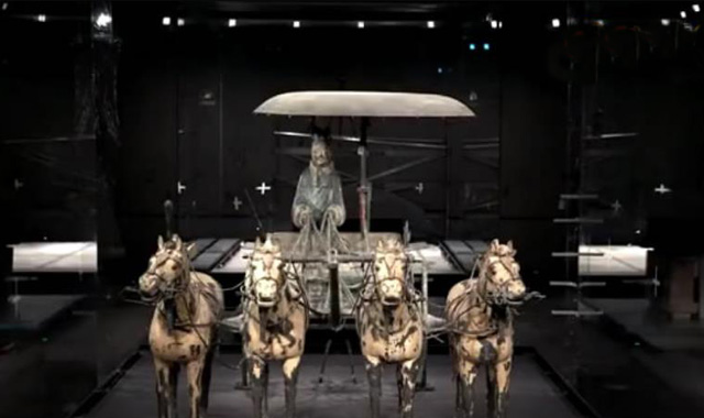 铜车马是怎么“换车位”的？ 延时拍摄秦陵铜车马搬运