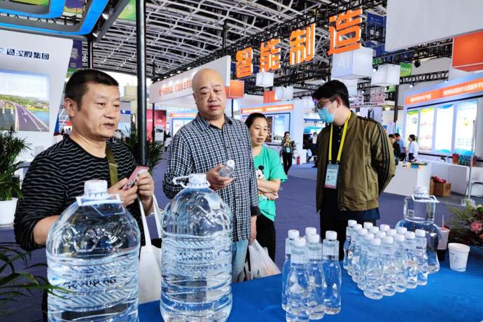 大秦之水“陜”亮登場(chǎng) 以豐富產(chǎn)品力亮相絲博舞臺(tái)