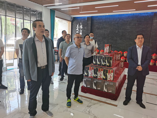 四川省宜賓市翠屏區(qū)政協(xié)來鳳翔考察白酒產(chǎn)業(yè)發(fā)展