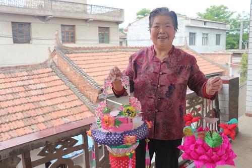 王蒲芳：用初心做好每一盞花燈