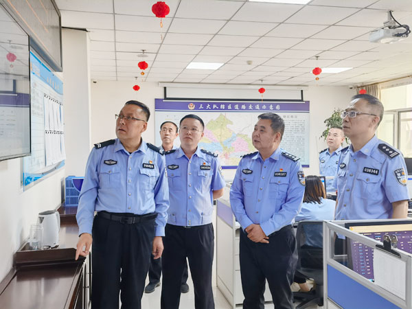 榆林公安交警支隊(duì)專項(xiàng)督導(dǎo)組督導(dǎo)檢查三大隊(duì)隊(duì)伍教育整頓查糾整改環(huán)節(jié)工作