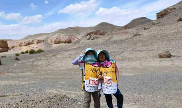 4天3夜108公里戈壁行走！西安俩9岁女孩挑战穿越沙漠成功
